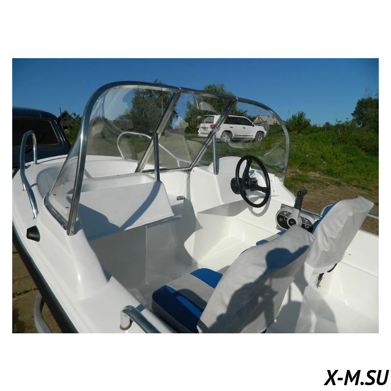 Стеклопластиковый катер WYATBOAT 430DC (тримаран) Стеклопластиковый катер WYATBOAT 430DC (тримаран)
